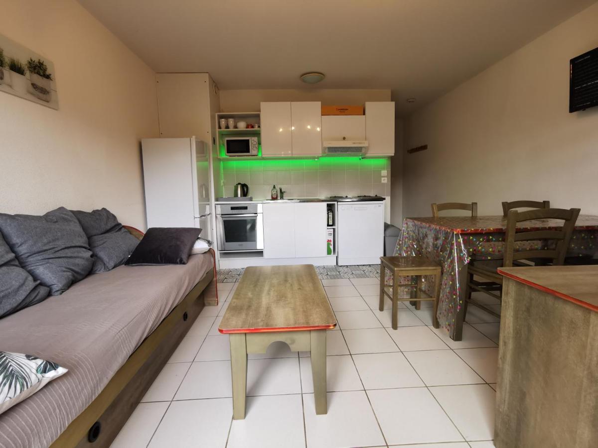 Au 11 T3 Duplex, Village Vacances, Piscines, Parking Saint-Geniez-dʼOlt 외부 사진