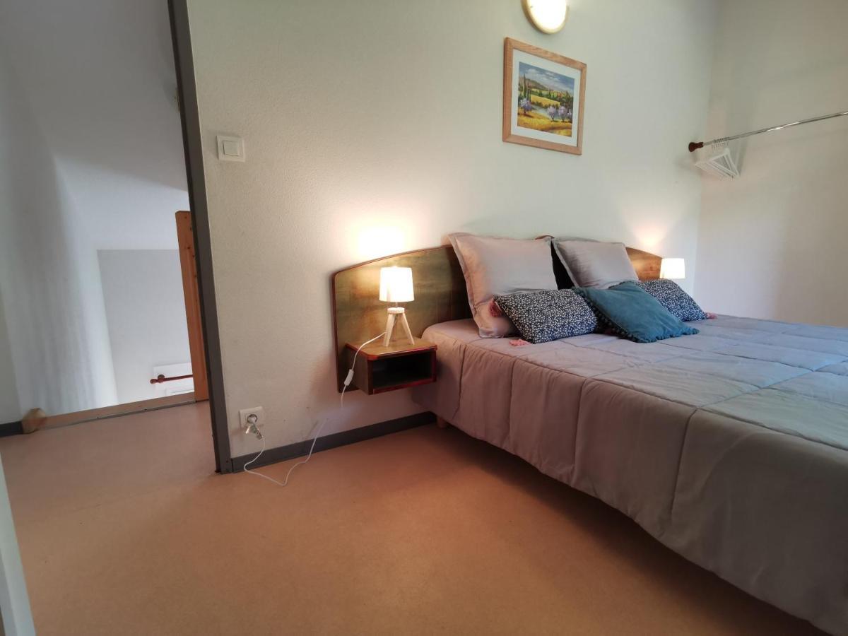 Au 11 T3 Duplex, Village Vacances, Piscines, Parking Saint-Geniez-dʼOlt 외부 사진