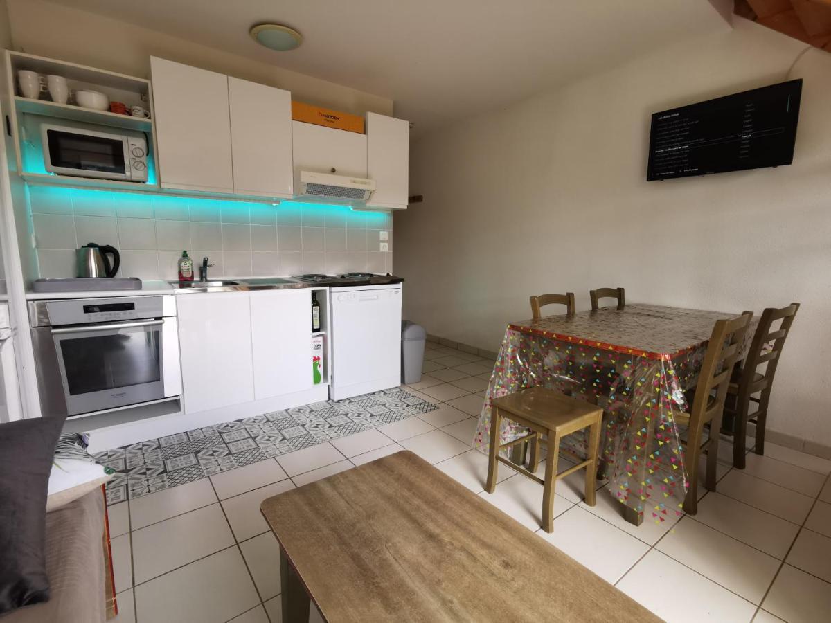 Au 11 T3 Duplex, Village Vacances, Piscines, Parking Saint-Geniez-dʼOlt 외부 사진