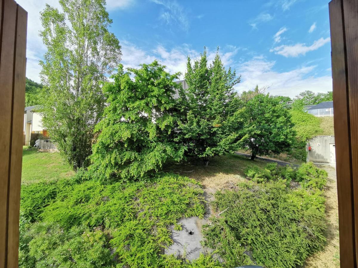 Au 11 T3 Duplex, Village Vacances, Piscines, Parking Saint-Geniez-dʼOlt 외부 사진