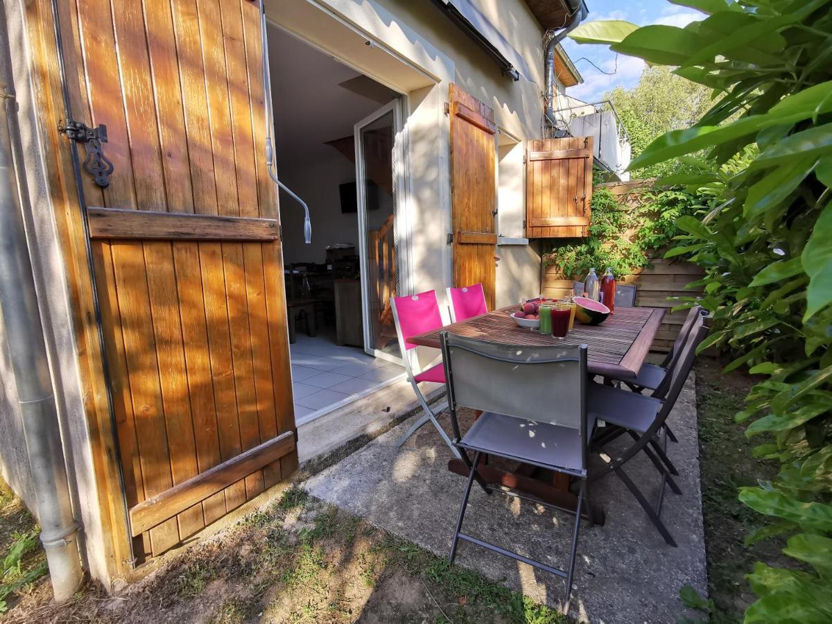 Au 11 T3 Duplex, Village Vacances, Piscines, Parking Saint-Geniez-dʼOlt 외부 사진
